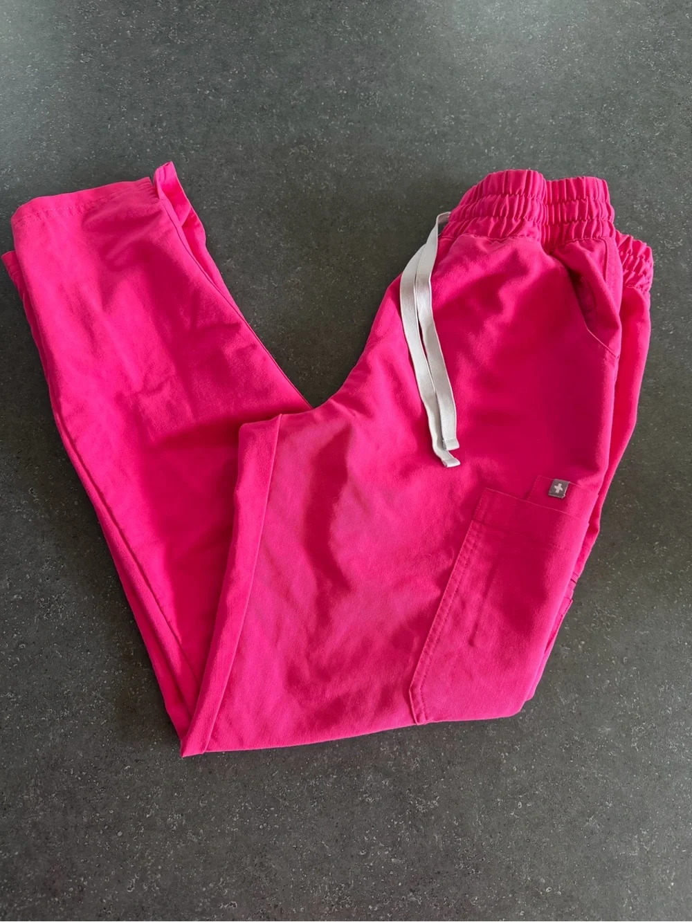 FIGS Technical Collection Women’s XS Petite Hot Pink Cargo Scrub Pants